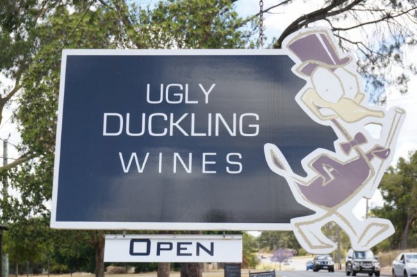 Ugly-Duckling-Wines - Travelling Corkscrew